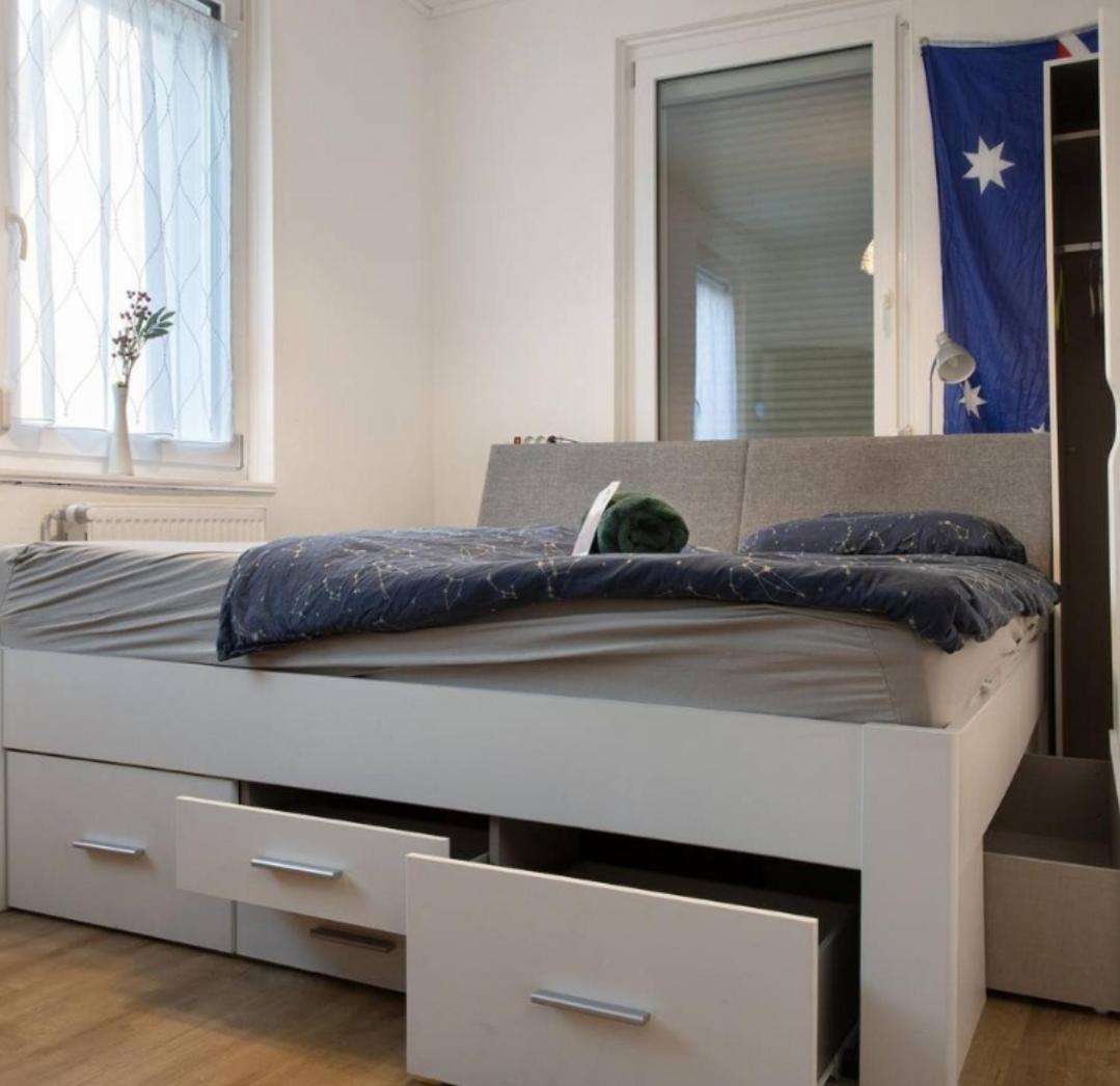 Charmantes Helles Zimmer Zentrumnah Und Naturnah Goeppingen Luaran gambar